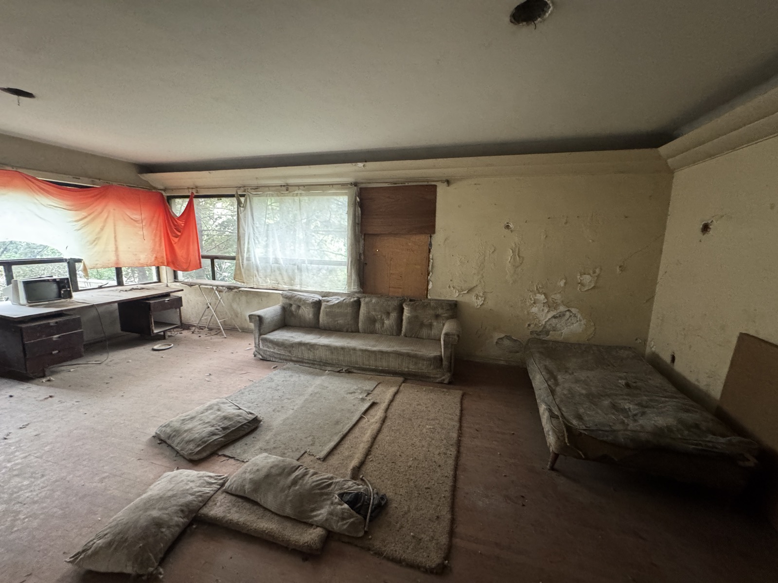 Sala principal, otro ángulo